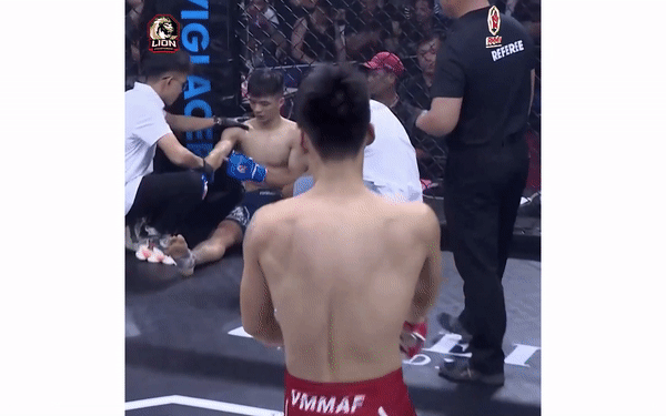 Võ sĩ MMA lội ngược dòng ngoạn mục nhờ đòn bẻ tay hiểm hóc