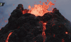 Nhìn gần núi lửa Iceland phun trào sau 6.000 năm &apos;ngủ yên&apos;