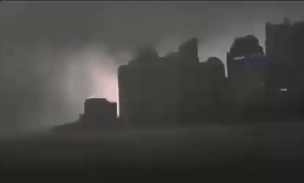 Trời Thượng Hải tối đen như ‘tận thế’ vì bão In-fa