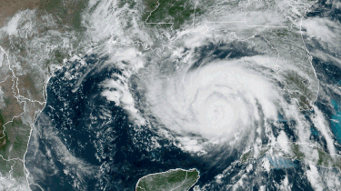 Mỹ sắp đón siêu bão đúng dịp tưởng niệm 16 năm bão Katrina làm chết 1.800 người 