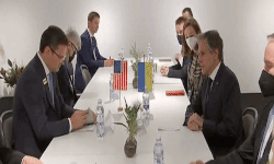 Gặp đối tác Ukraine, Ngoại trưởng Mỹ vừa phát biểu thì mất điện