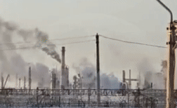 Nhà máy dầu Nga bốc cháy vì bị máy bay không người lái tấn công
