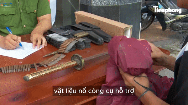 Công an Đà Nẵng vận động người dân giao nộp hàng trăm vũ khí &quot;nóng&quot;, vật liệu nổ