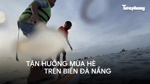 Chèo SUP, nhảy nước, tận hưởng mùa hè ở Hòn Sụp trên biển Đà Nẵng