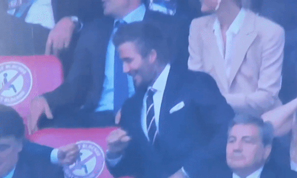Phát sốt với khoảnh khắc Tom Cruise - Beckham ăn mừng trên khán đài chung kết EURO 2020