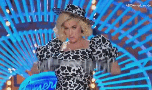 Katy Perry vạch áo lộ nội y ngay trên sóng truyền hình ‘American Idol’