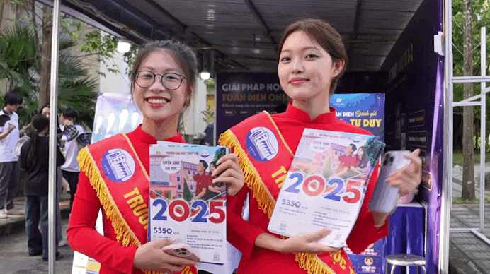 Không khí sôi động tại Ngày hội tuyển sinh khối các ngành Khoa học và Công nghệ