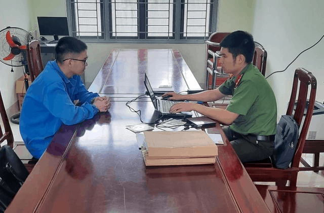 Đối tượng Sơn tại cơ quan công an. 