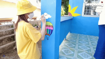 Áo xanh &apos;cõng&apos; yêu thương lên xã miền núi Trà Mai
