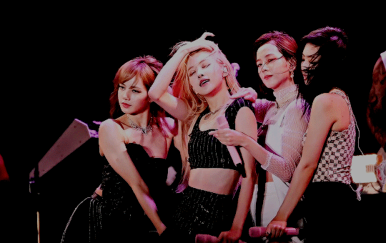 BLACKPINK lại khẳng định vị thế 'ngàn năm có một' khi là những nữ nghệ sĩ đầu tiên làm được điều này