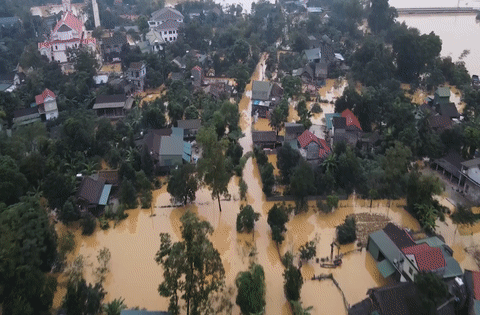 Toàn cảnh vùng rốn lũ ở Hà Tĩnh nhìn từ trên cao