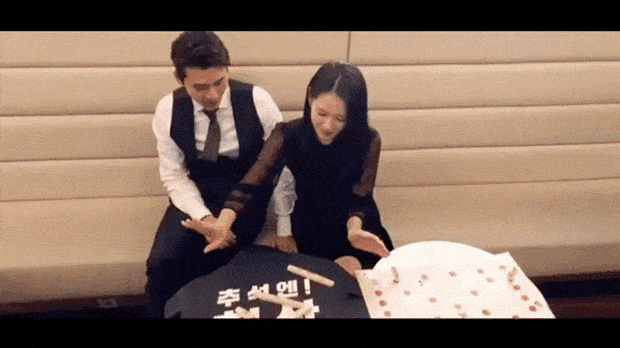 Ngày quốc tế hạnh phúc: Son Ye Jin-Hyun Bin lộ sắc thái mới ngay thềm hôn nhân