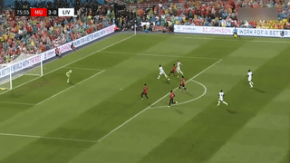 Nhảy múa ở Rajamangala, MU nghiền nát Liverpool 4-0