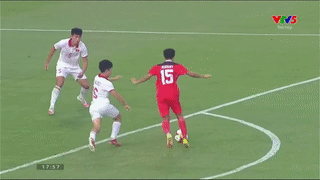 Thủng lưới phút bù giờ, U22 Việt Nam bại trận trước 10 cầu thủ U22 Indonesia