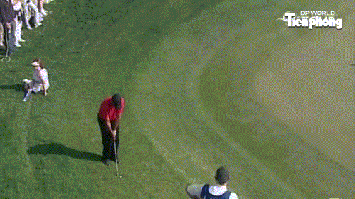 Những cú đánh không thể tin nổi của huyền thoại Tiger Woods