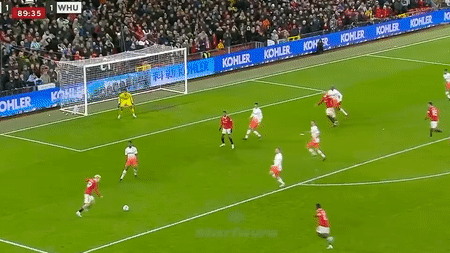 Ten Hag trổ tài, MU thắng ngược West Ham phút chót