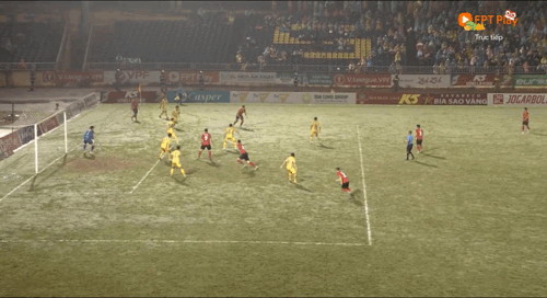 Bùi Hoàng Việt Anh tỏa sáng, CAHN leo lên tốp 4 Night Wolf V-League