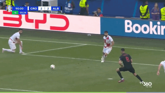 Rượt đuổi nghẹt thở, tội đồ hóa người hùng giúp Albania cầm hòa Croatia phút chót