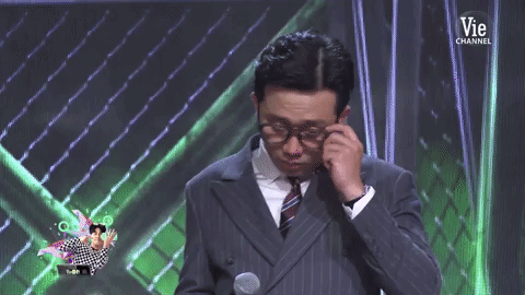 Sân khấu &apos;Rap Việt&apos; ngập tràn nước mắt, Trấn Thành nhòe lệ vì những ‘chiến binh tâm hồn’