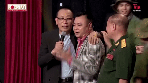 Lại Văn Sâm và Tự Long ngẫu hứng hát &apos;Nổi lửa lên em&apos; cùng NSND Tạ Minh Tâm 