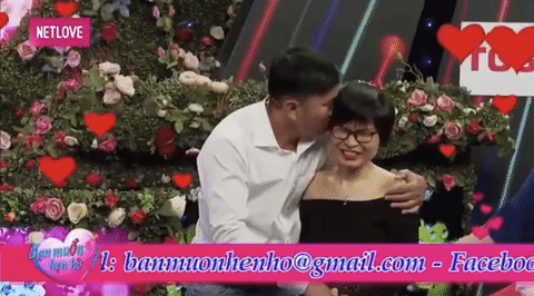 Quyền Linh hoảng hốt khi chàng trai &apos;cướp&apos; nụ hôn đầu của cô gái chưa mảnh tình &apos;vắt vai&apos;