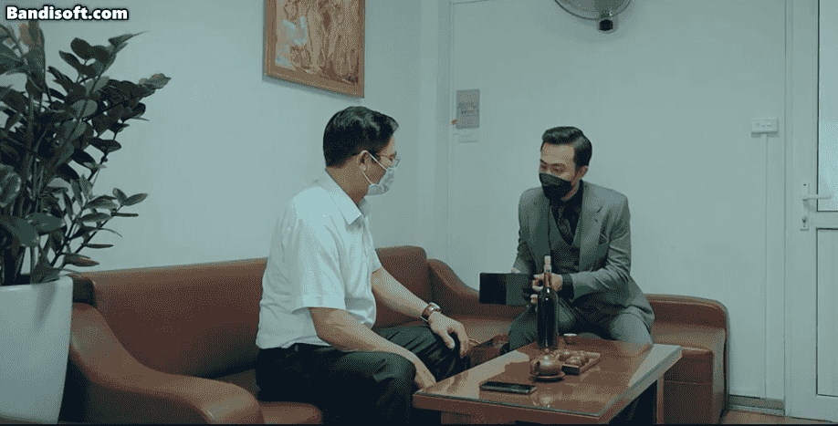 Cảnh giám đốc doanh nghiệp biếu rượu hối lộ trong phim &apos;Đấu trí&apos;