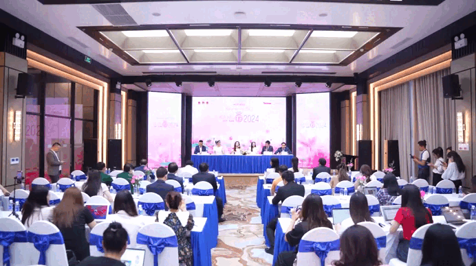 Top 3 Hoa hậu Việt Nam gặp gỡ báo chí tại Hà Nội