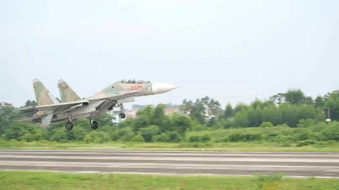 Biên đội Su-30MK2 cơ động từ Đồng Nai tới Bắc Ninh tham gia nhiệm vụ A80