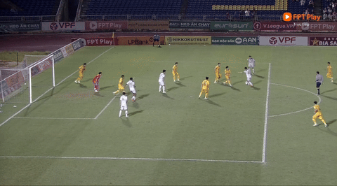 HIGHLIGHTS SLNA 2-1 Hà Nội: Phút bù giờ nghiệt ngã khiến sân Vinh câm lặng