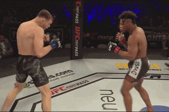 Adam Fugitt hạ knock-out Solomon Renfro.