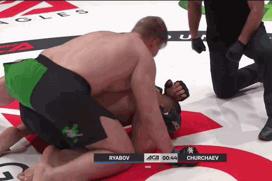Vyacheslav Ryabov hạ knock-out Magomed Churchaev.