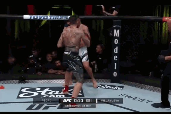 Tyson Pedro đá gục Ike Villanueva.