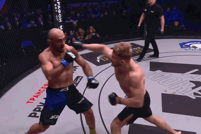 Artem Frolov đấm ngã Gadzhimurad Khiramagomedov.