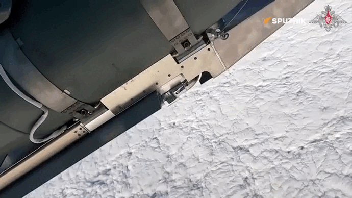 Cường kích-ném bom Su-34 Nga tấn công sở chỉ huy Ukraine bằng bom lượn FAB-500