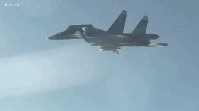 Nga công bố video cường kích Su-34 thả bom lượn nặng 3 tấn