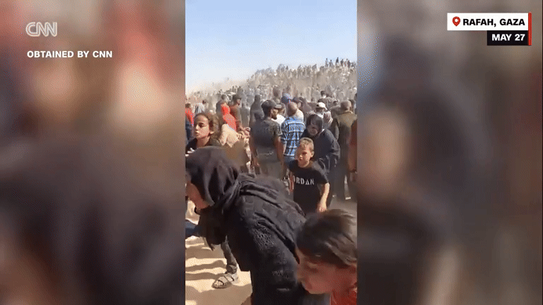 Cảnh tượng hỗn loạn tại trung tâm cứu trợ mới ở Dải Gaza