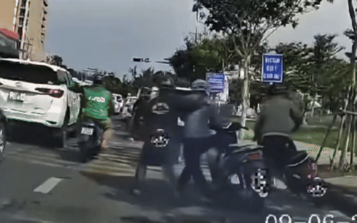 [CLIP] Công an Đà Nẵng ập bắt các đối tượng buôn ma túy như phim hành động