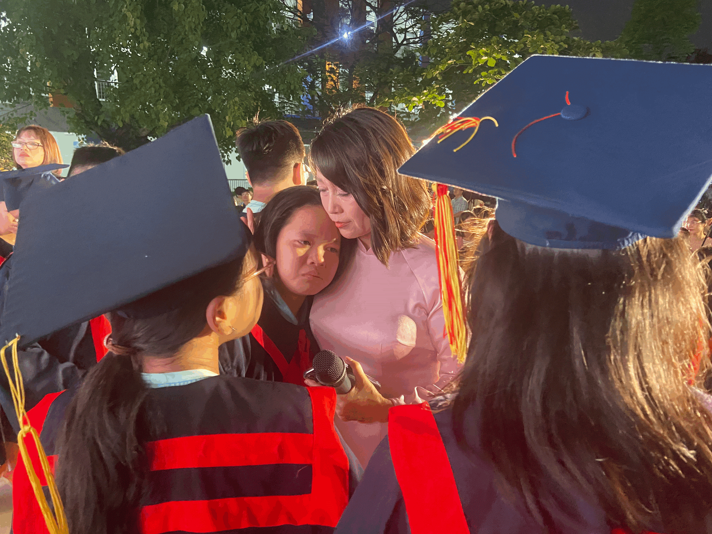 Tiểu học Phương Mai - Lễ tri ân và trưởng thành: Tween bật khóc vì phải chia xa