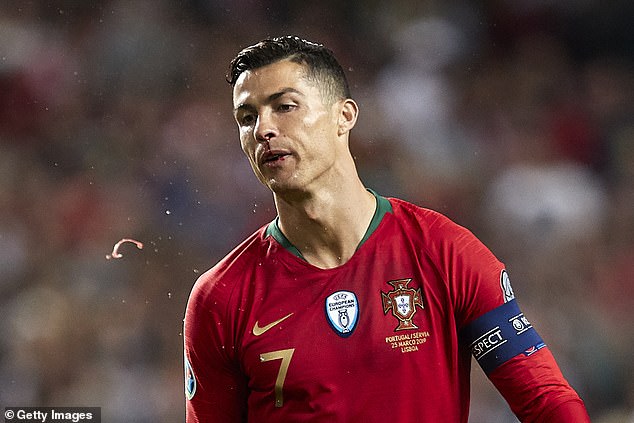 Ronaldo chấn thương, Bồ Đào Nha thất thế ở vòng loại Euro 2020