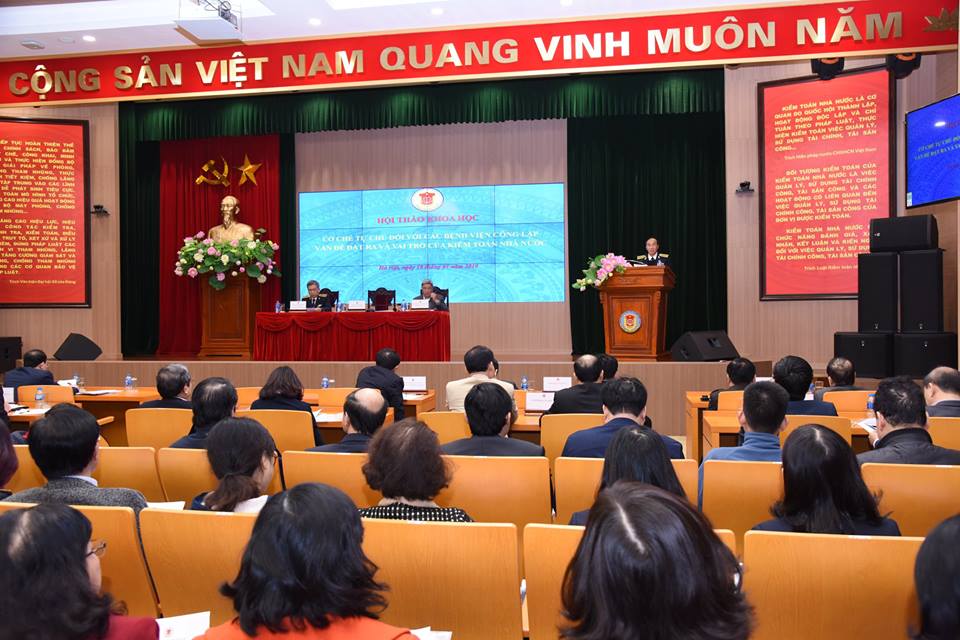 Áp lực tăng thu, giảm tải bệnh viện chỉ là “khẩu hiệu”