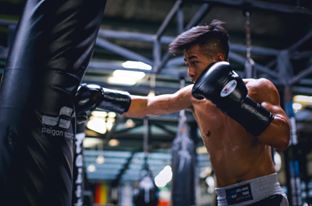 Võ sỹ Trần Văn Thảo tranh đai WBF thế giới