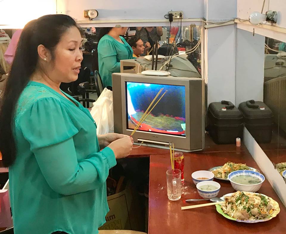 Sau 3 tuần Anh Vũ mất, NSND Hồng Vân tưởng nhớ đàn em khiến không cầm nước mắt