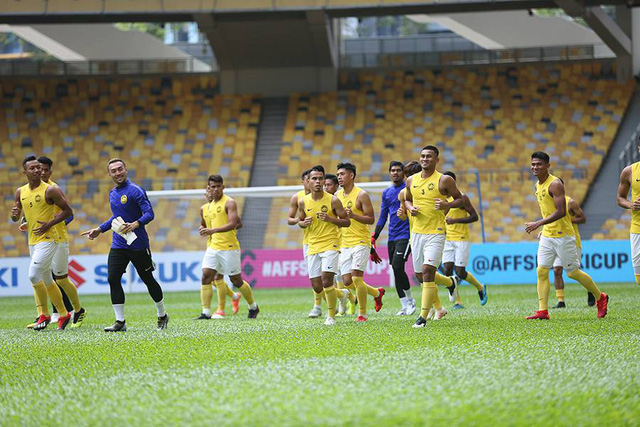 ''Đột nhập'' buổi tập của tuyển Malaysia trước chung kết AFF Cup