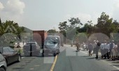 Lạng Sơn: Kinh hãi xe ô tô chở khách phóng ẩu, lấn làn đâm vào xe container