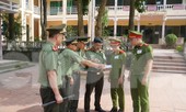 Cận cảnh an ninh trong, ngoài phòng thi THPT Quốc gia tại Hòa Bình