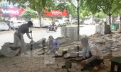 Hà Nội: Xuất hiện tuyến phố chỉ lát một bên ... vỉa hè