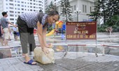 Người Hà Nội đổ bỏ nước miễn phí vì có mùi lạ