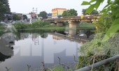 Cả dòng sông đen kịt, bốc mùi hôi thối ở Hải Dương