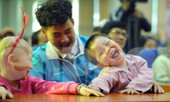 Đại biểu thanh niên mang nụ cười đến viện K Tân Triều