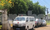 Lãnh đạo bệnh viện ở Đắk Lắk đi dự tiệc cưới bằng... xe cấp cứu